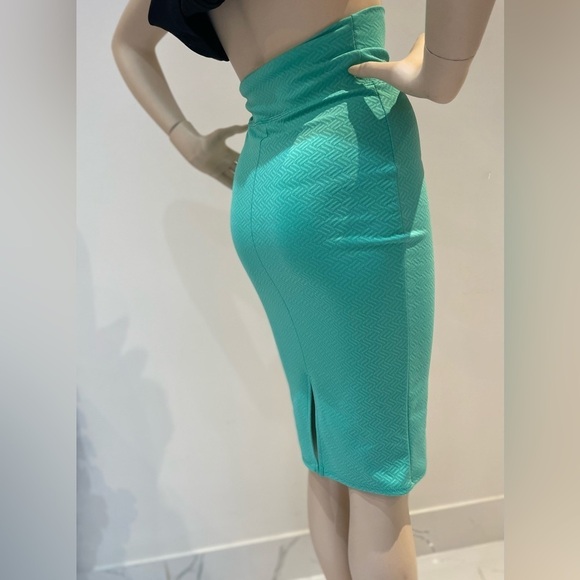I’M IN LOVE WITH DEREK | Emerald bodycon pencil skirt - Picture 9 of 10